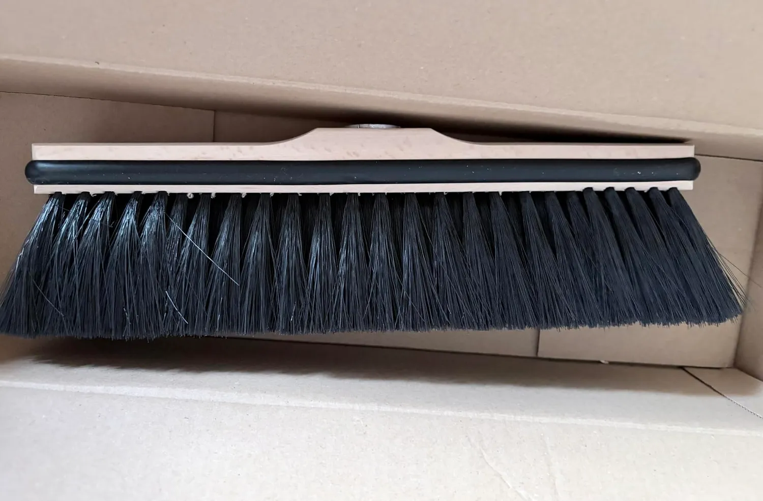 ORGAFLIX Besen mit Stiel 28 cm Kantenschutz Zimmerbesen