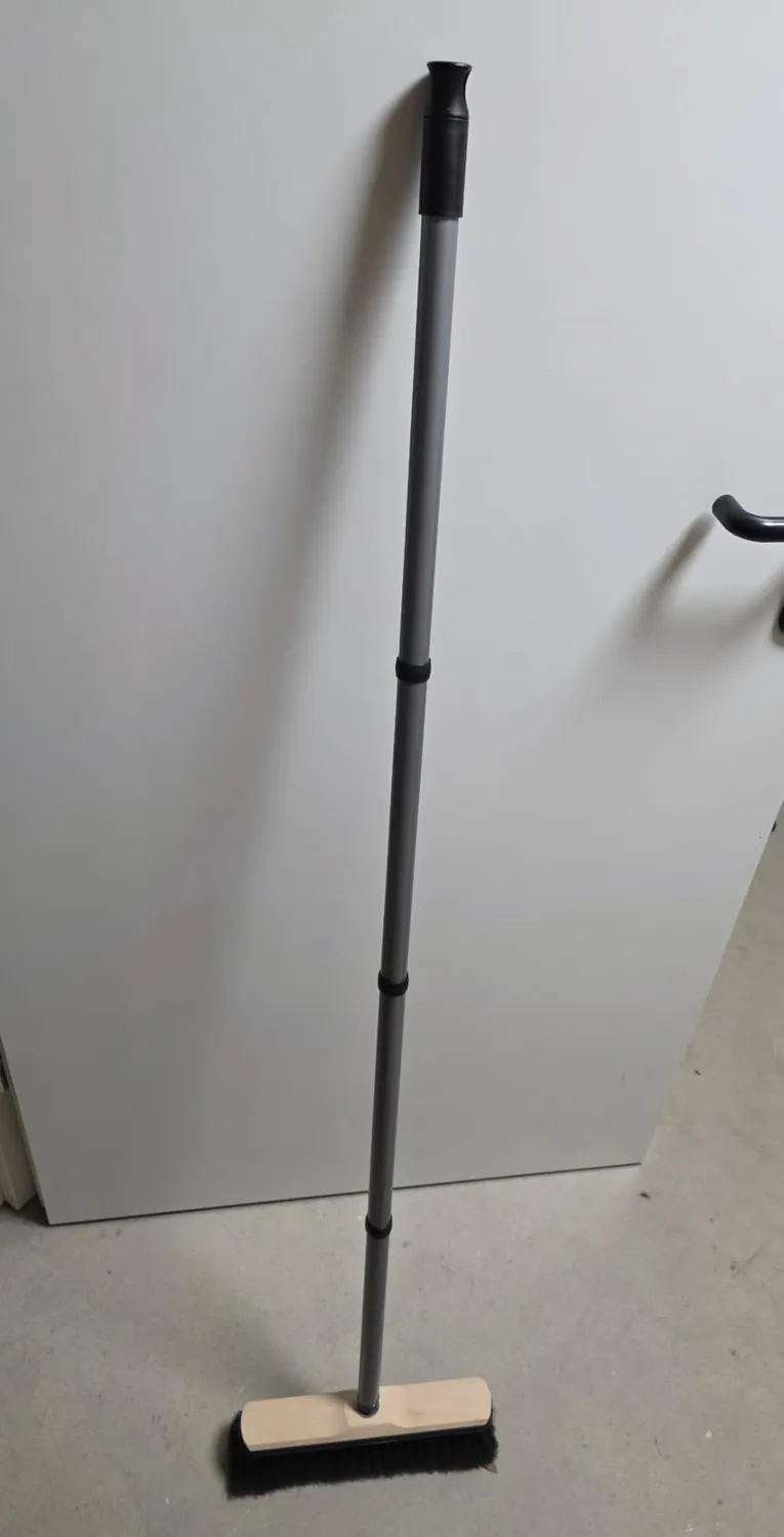 ORGAFLIX Besen mit Stiel 28 cm Kantenschutz Zimmerbesen