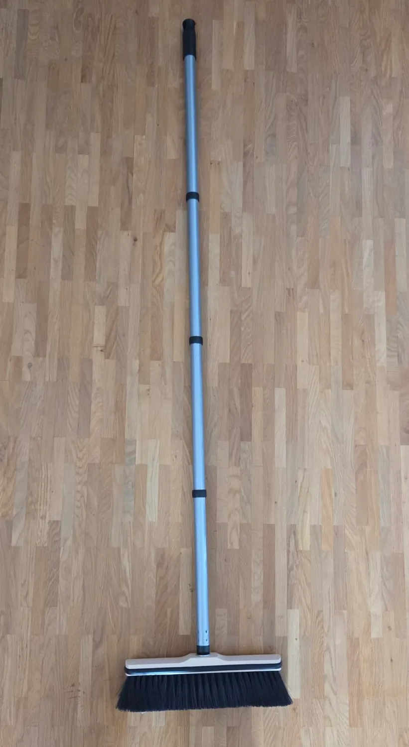 ORGAFLIX Besen mit Stiel 28 cm Kantenschutz Zimmerbesen