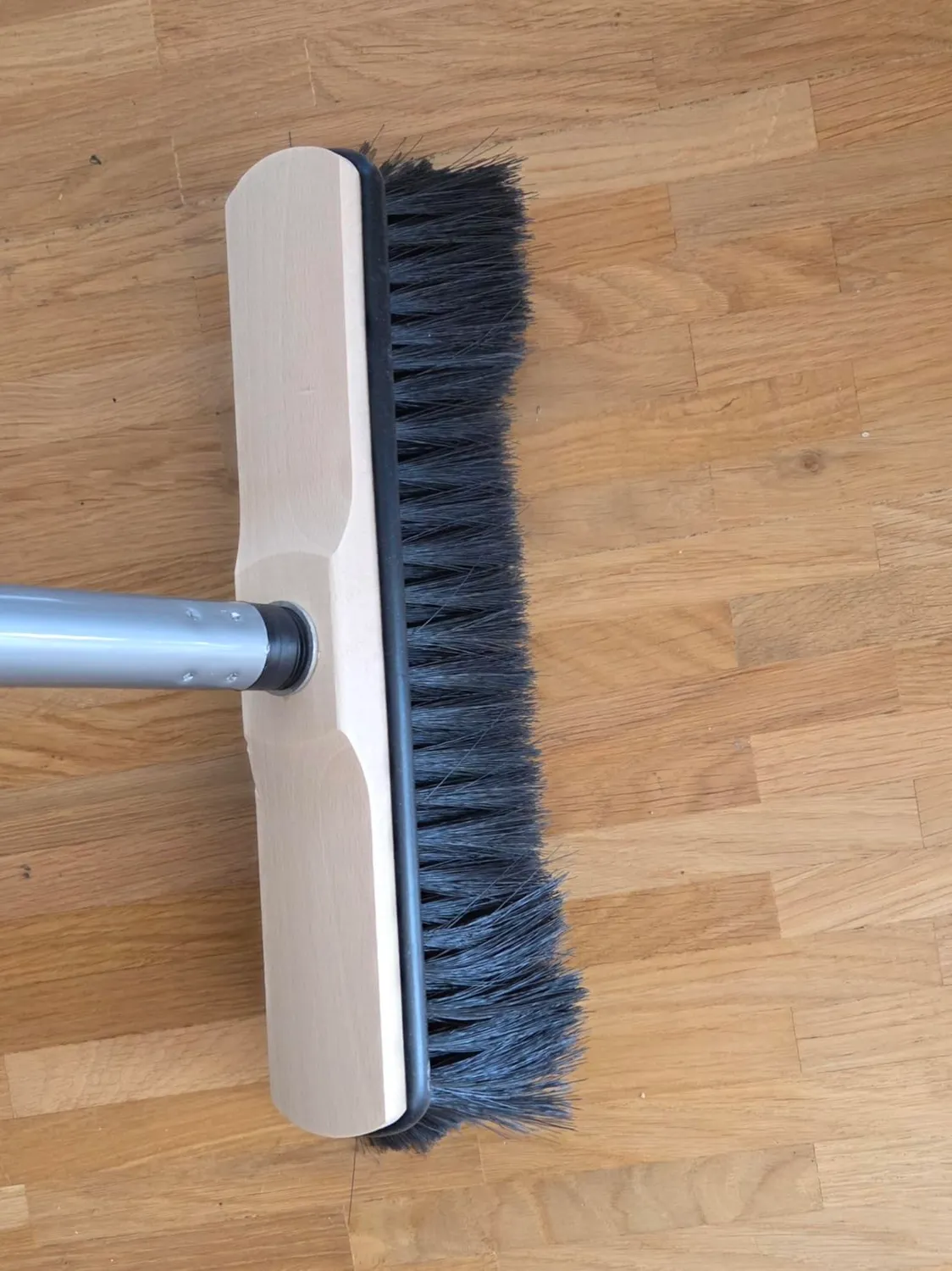 ORGAFLIX Besen mit Stiel 28 cm Kantenschutz Zimmerbesen